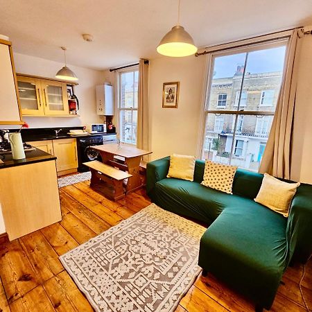 Lovely 1 Bed Apartment 2 Min To Station Londen Buitenkant foto