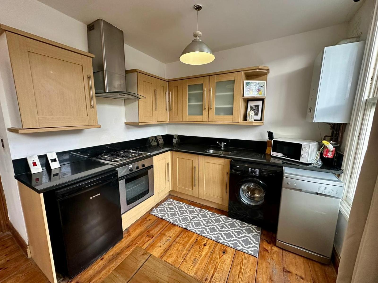 Lovely 1 Bed Apartment 2 Min To Station Londen Buitenkant foto