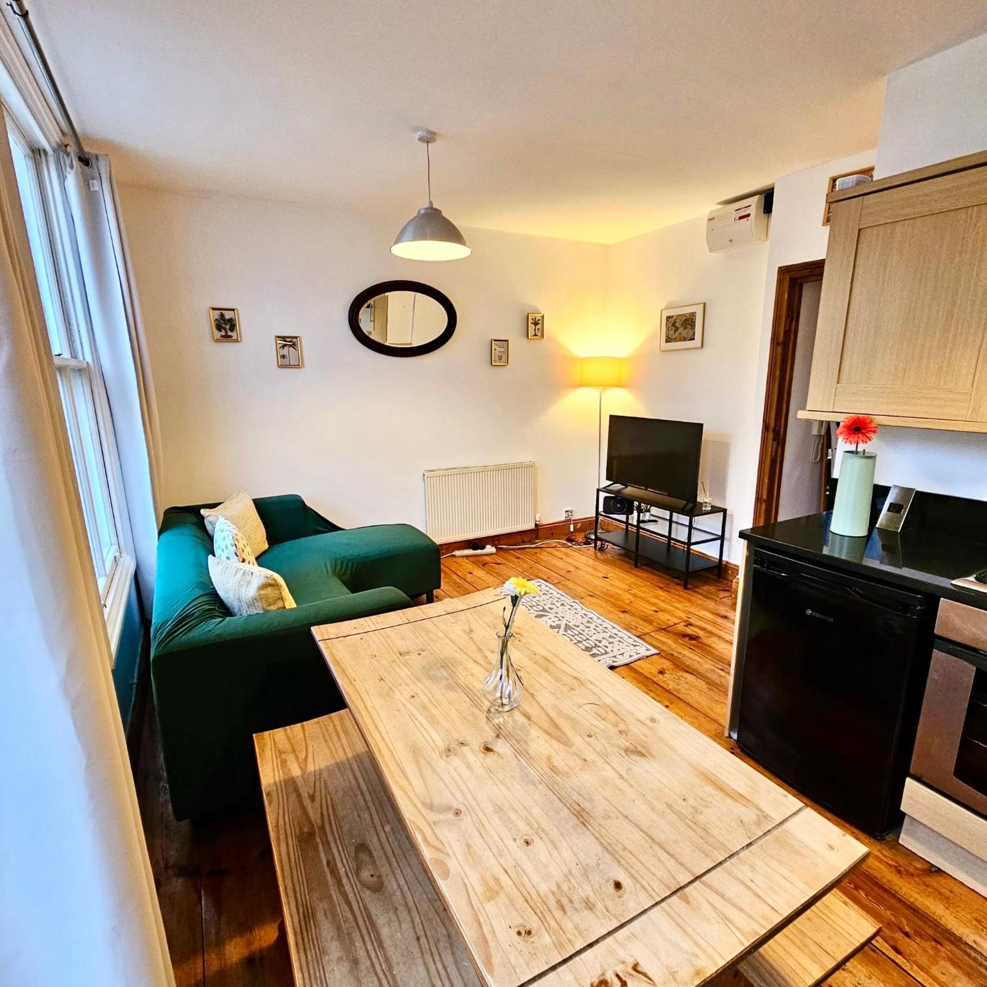 Lovely 1 Bed Apartment 2 Min To Station Londen Buitenkant foto