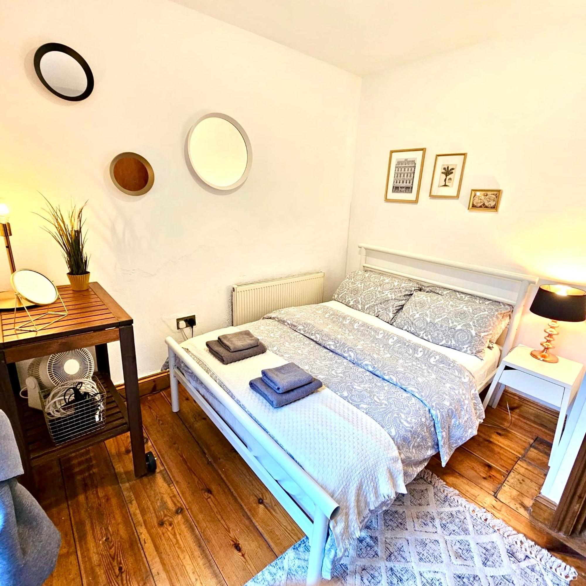 Lovely 1 Bed Apartment 2 Min To Station Londen Buitenkant foto